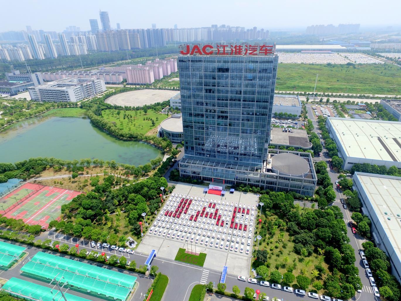 营收稳健增长。江淮汽车一季度营收114.59亿元，同比增16.91%，新能源乘用