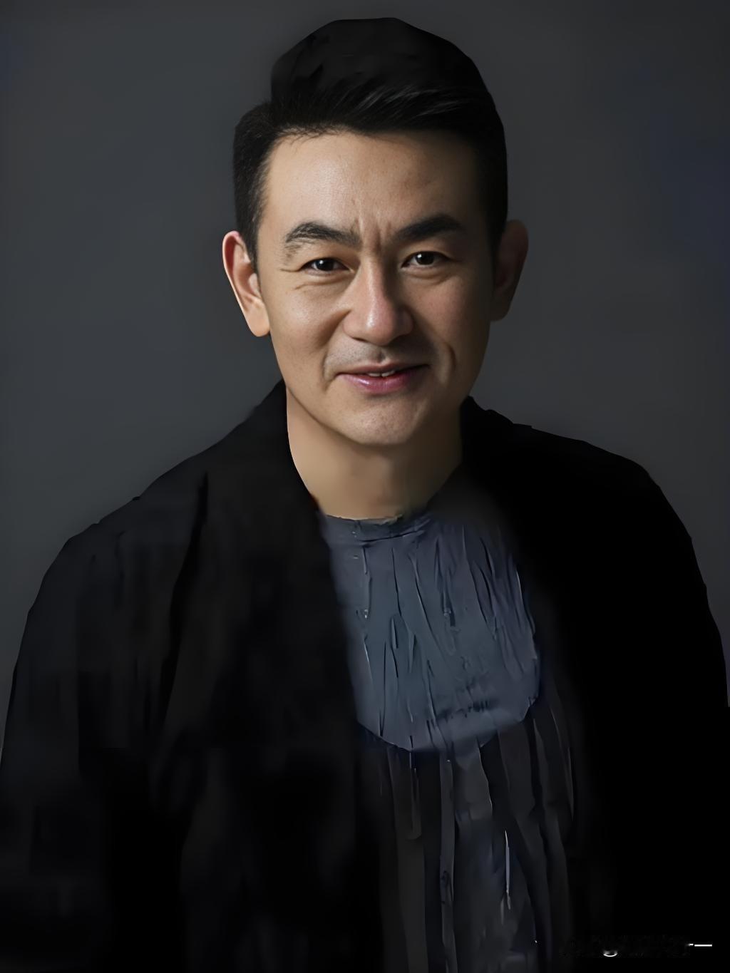 演员李洪涛，可真是够忙的哈，先是在《乌蒙深处》演月亮她爹，又在电视剧《四