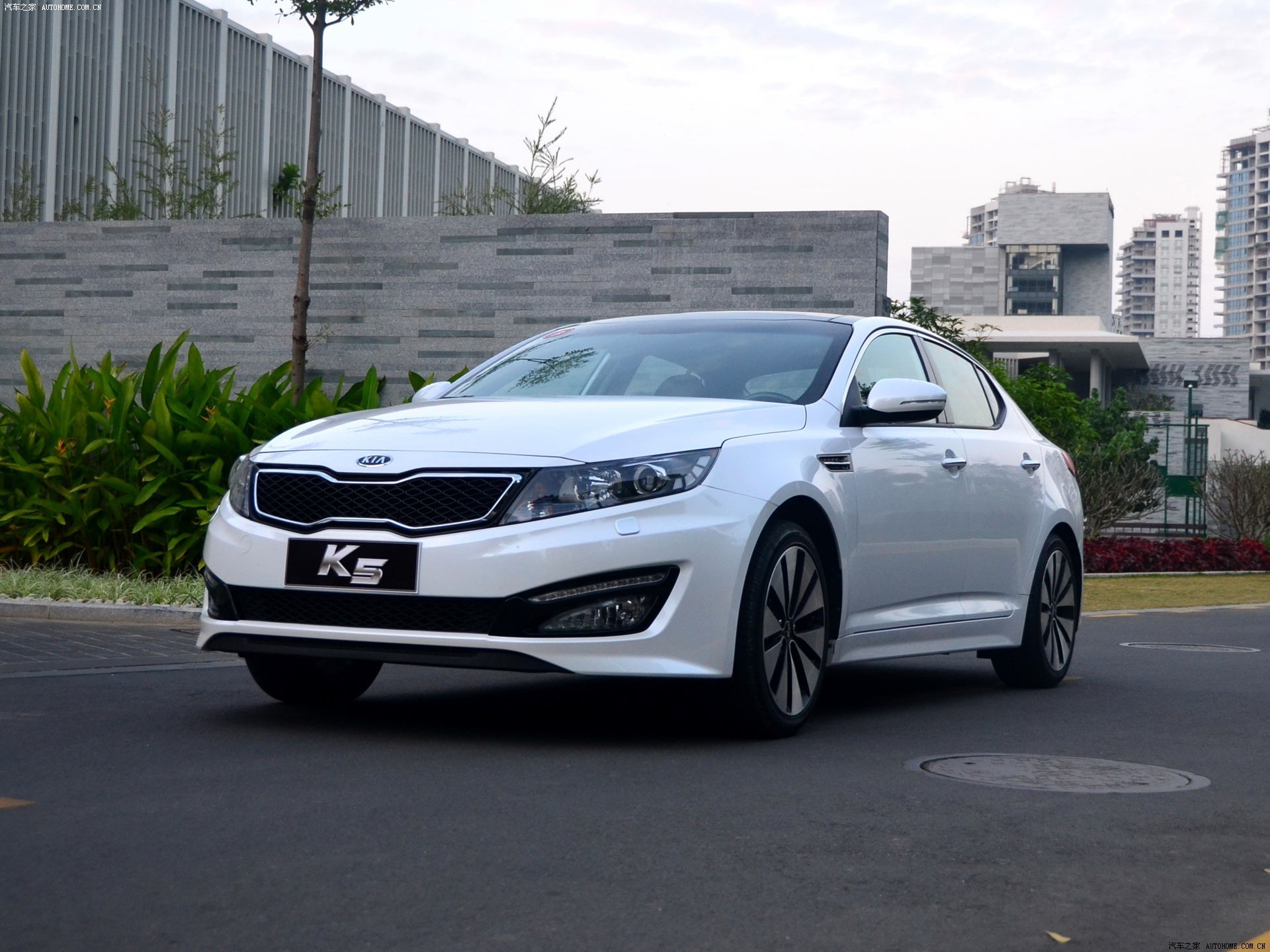 车市观察十几年前韩系非常成功，现在想其实韩系车基本就是平替版的日系车，风格接近