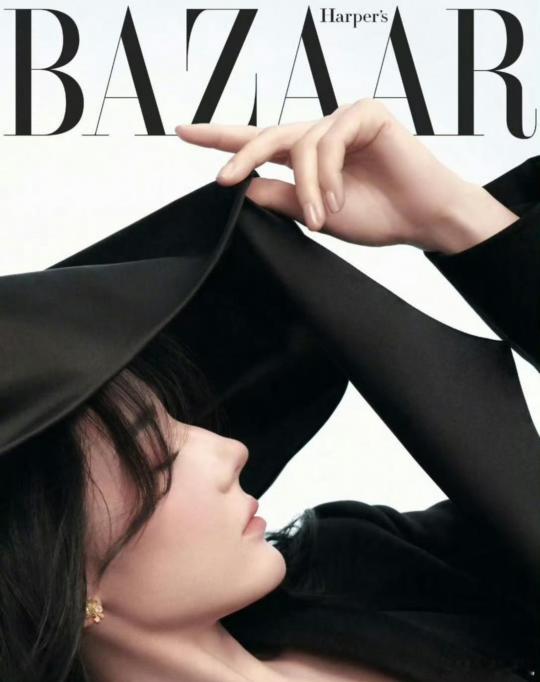 迪丽热巴金智秀撞衫同款战袍！中韩顶奢神颜正面刚，赢麻了。救命！迪丽热巴金智秀居