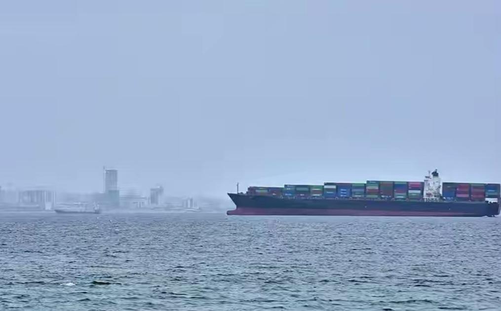 又打起来了，又打起来了。当地时间5月12号，霍尔木兹海峡传来紧急消息，一