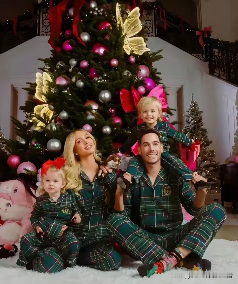 当了妈妈以后的帕丽斯希尔顿，安稳多了！在刚刚过去的圣诞节，帕丽斯希尔顿分享了