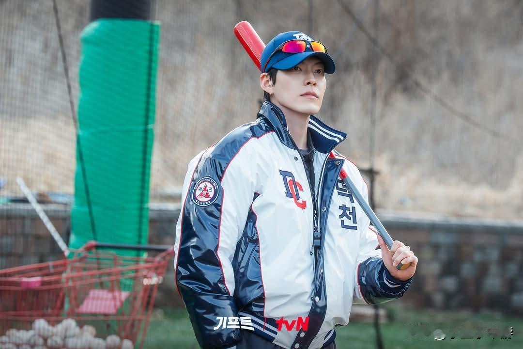 韩国艺人金宇彬婚后回归之作《Gift》剧照首次公开‼化身拥有特殊能力的“棒球总教