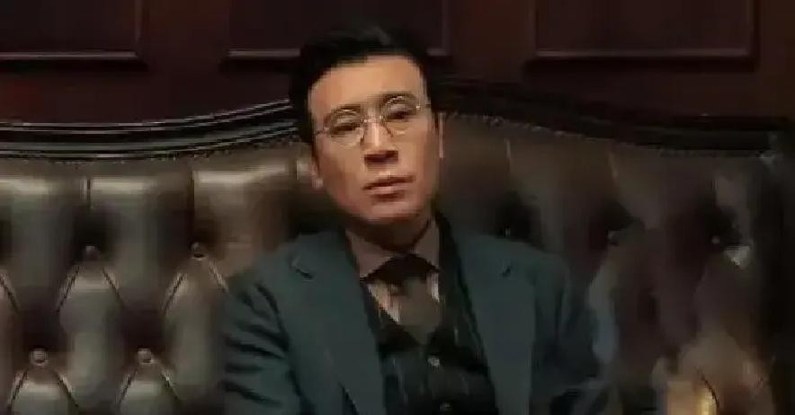 李雪健评价于和伟，有句话说得特别狠：“这人骨子里坏得很，适合演阴险的角色”据说这话传到于和伟耳朵里时