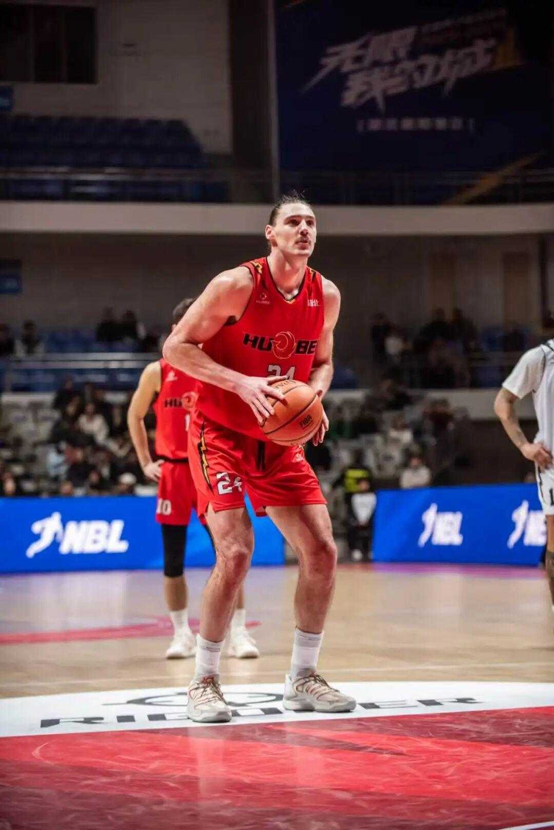 山东高速就是快！克里斯刚伤停一场，山东高速男篮俱乐部迅速作出反应，签下2025一