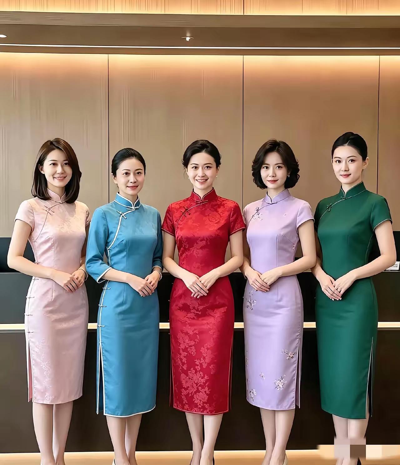 九成九的人都选了穿绿旗袍的姑娘，我却和大伙不一样，我挑了最左边那位留着齐肩长发的