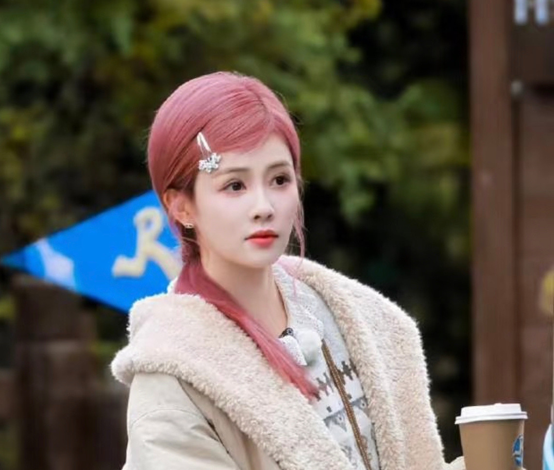 白鹿真的不适合染粉发。。​​​