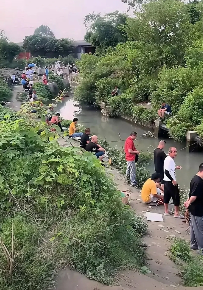 事实证明，男人比女人喜欢钓鱼[呲牙笑]