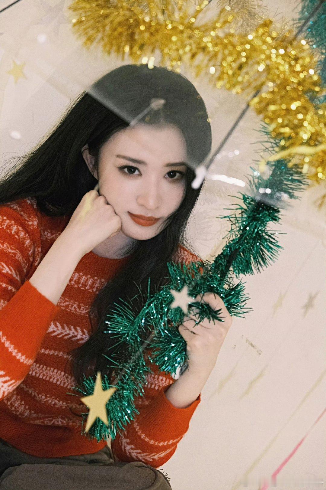 王楚然圣诞营业照，这也太美了