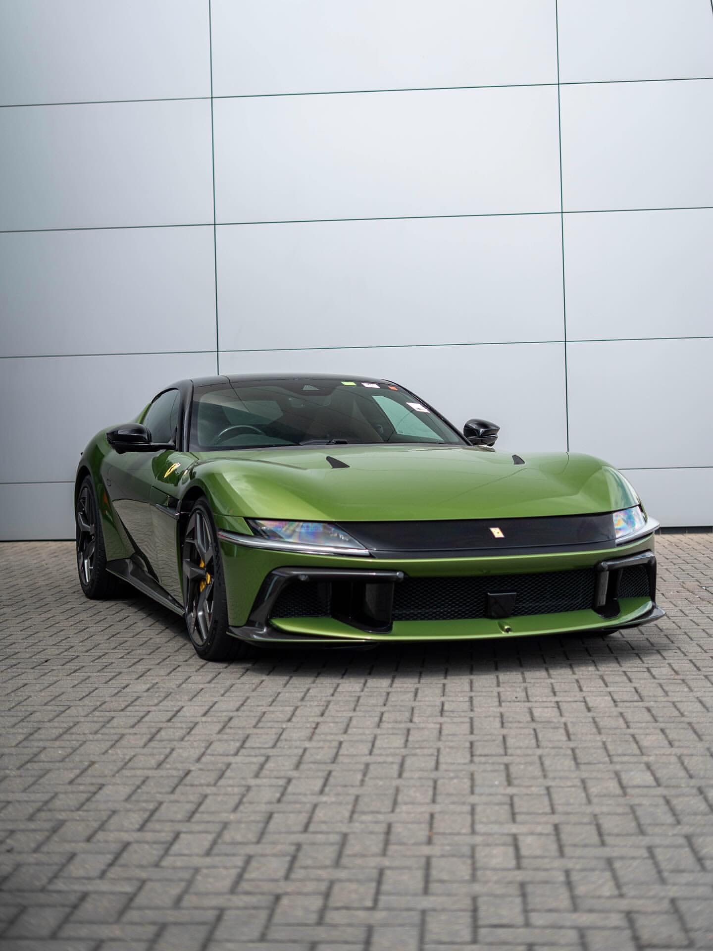 来看看这款惊艳的Ferrari12Cilindri，它被涂成了VerdeMed