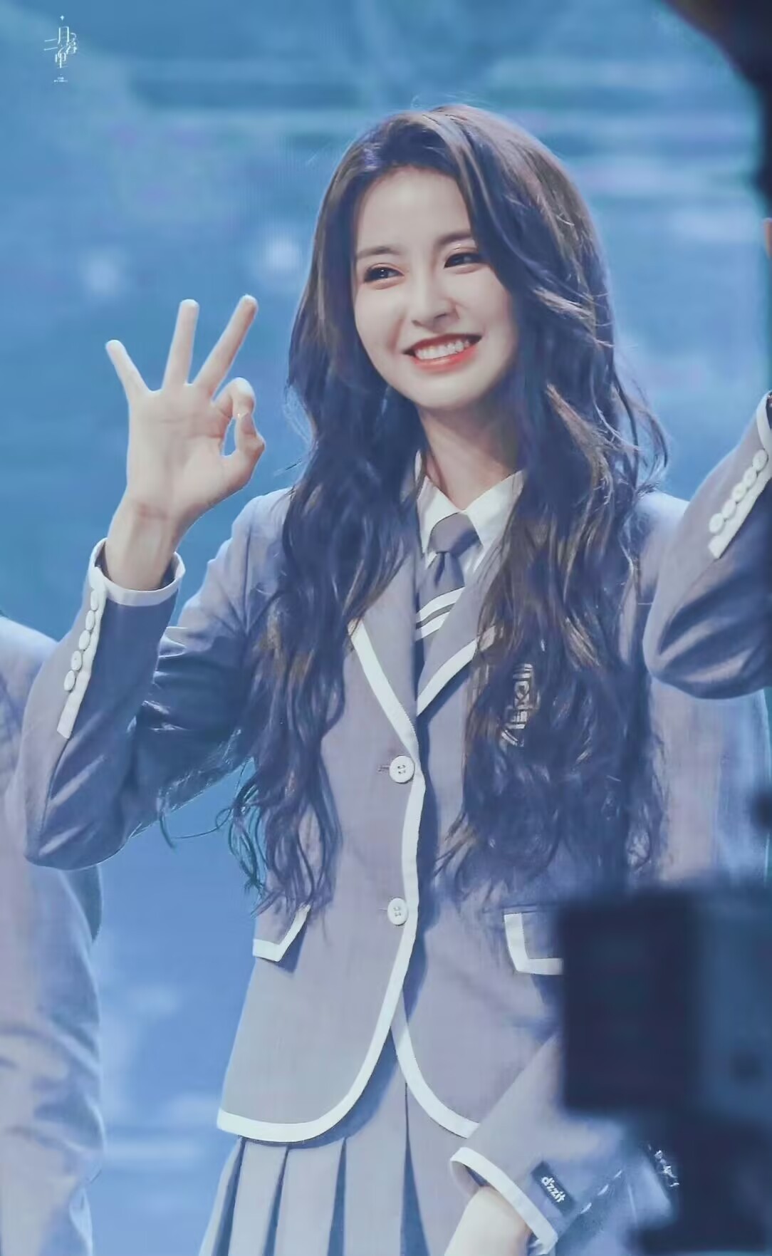 没人在意她经历了什么，只忙着用碎片信息审判她，一个姑娘要靠自证才能躲开谣言，网络