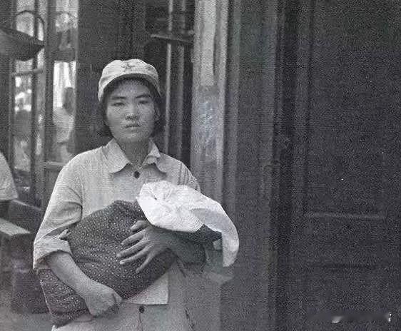 红军军长之妻被俘被霸占凌辱，咬牙坚持活下来。只为保腹中的烈士骨血！红军军长