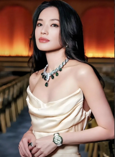 2005年，舒淇有一次去黎明家里做客，正吃着饭的时候，黎明爸爸突然大声说道：“我