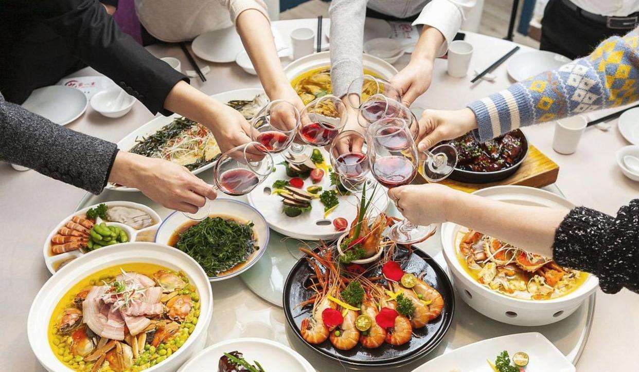 老公弟兄几个，每周六雷打不动，都要去婆婆那聚餐。每次去，大家都不空着手，这个买