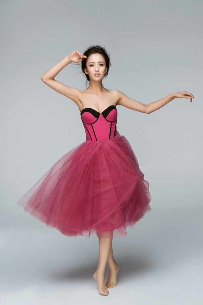 佟丽娅，舞动的时尚色彩