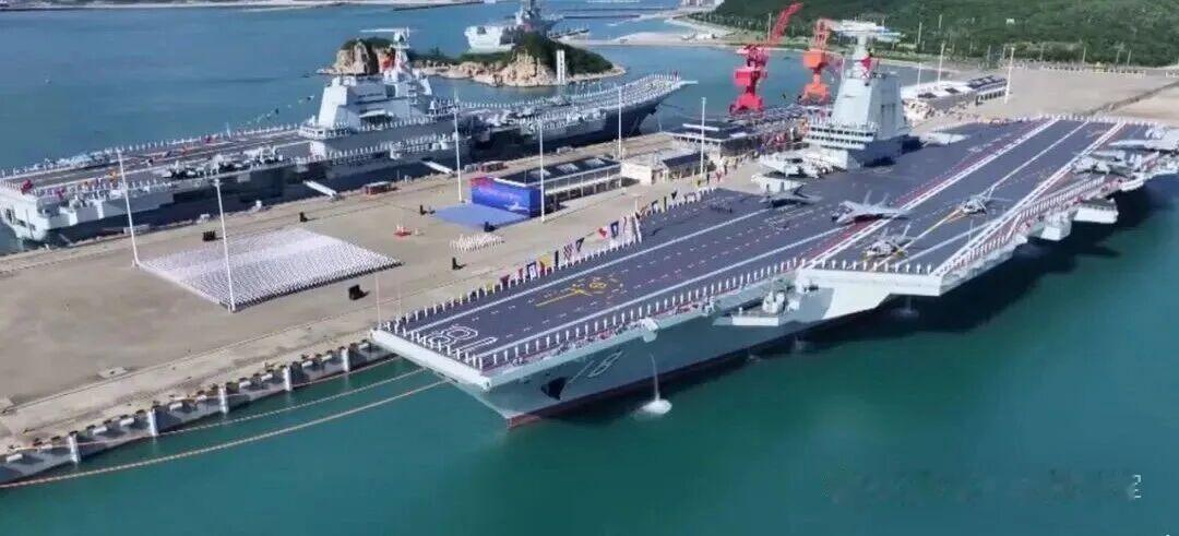 11月19日，据央视新闻报道，11月5日福建舰服役后，立即组织由福建舰、安薇舰、