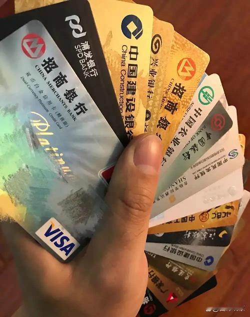 【老百姓为啥不用信用卡了】信用卡只是改名字了。媒体报道，今年上半年，大部分银