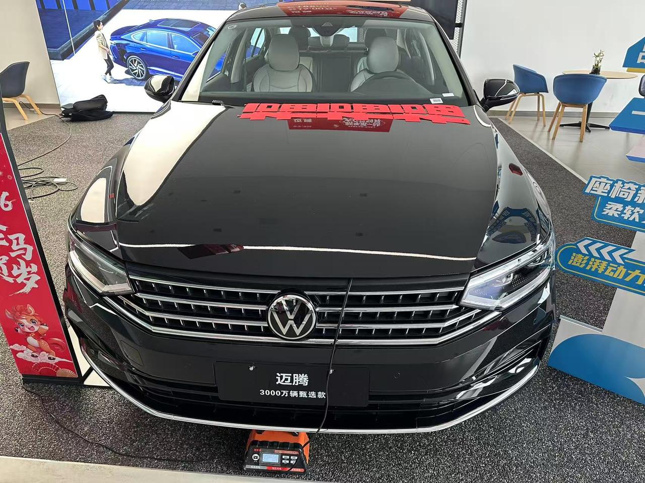 原本是来看CC的，结果4S店没有，只能看看大众迈腾B8了。外观有一说一，迈腾B