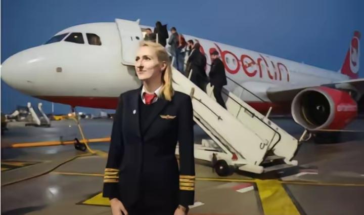 一位德国空姐说：“希望我们的航班不要去中国，不然我就辞职。”机长疑惑的问她，“你