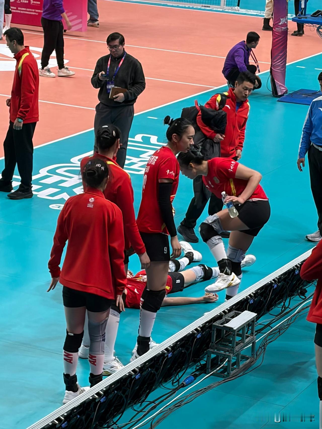 【呼吁吴梦洁轮休！26分累倒在地女排A级第五轮江苏女排战胜北京女排】20