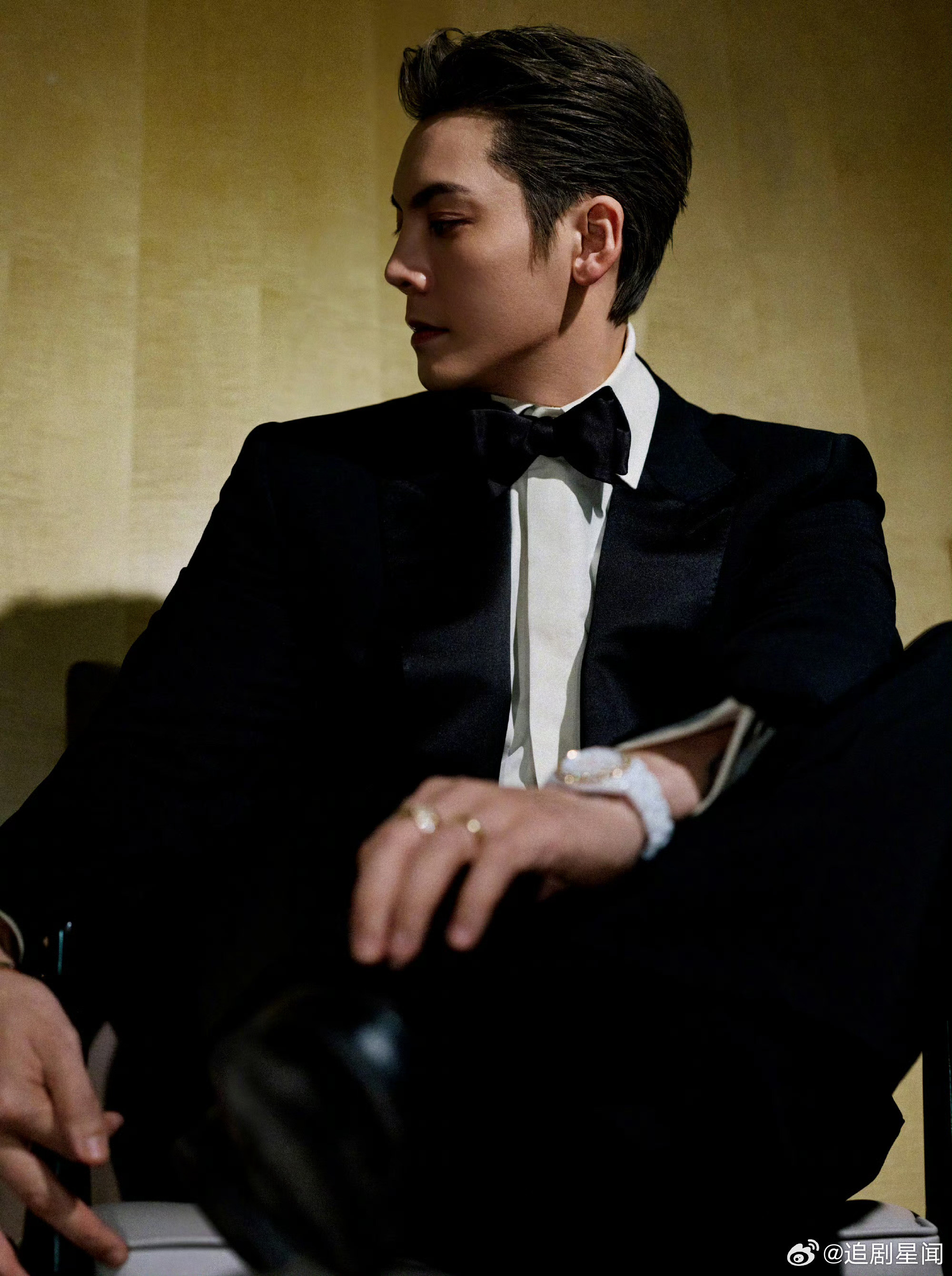 陈伟霆黑西装九图杀疯了，每一张都像在拍特工电影，港星气质太绝了✨陈伟霆