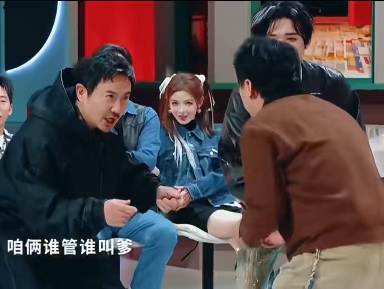 黄渤：“咱俩谁管谁叫爹？”沈腾：“咱俩你管我叫爹。”黄渤：“咱俩谁管谁叫