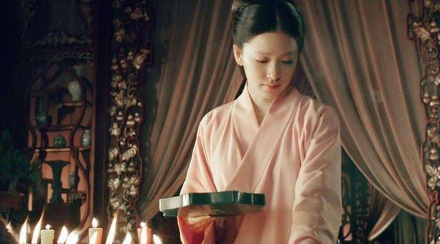 1097年，75岁的北宋宰相苏颂，召了2个年轻貌美的丫鬟暖床，不料半夜其中一个丫
