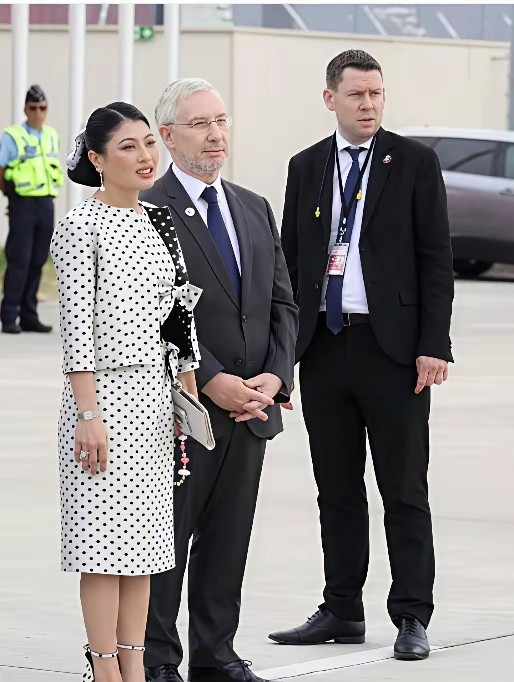 泰国王后公主同框比美，一个冷艳一个俏皮谁赢了？​​​​​