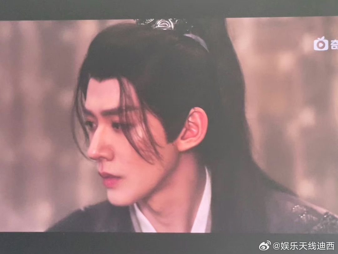 邓为真的天选古人，打开视频一看都被帅死了，这个侧脸真的绝。​​​