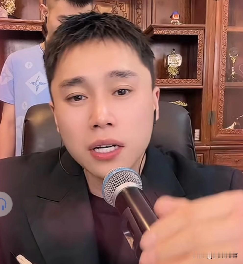 T佑到访刘二狗公司，场面好似香港古惑仔！T佑直播讲述前阵子