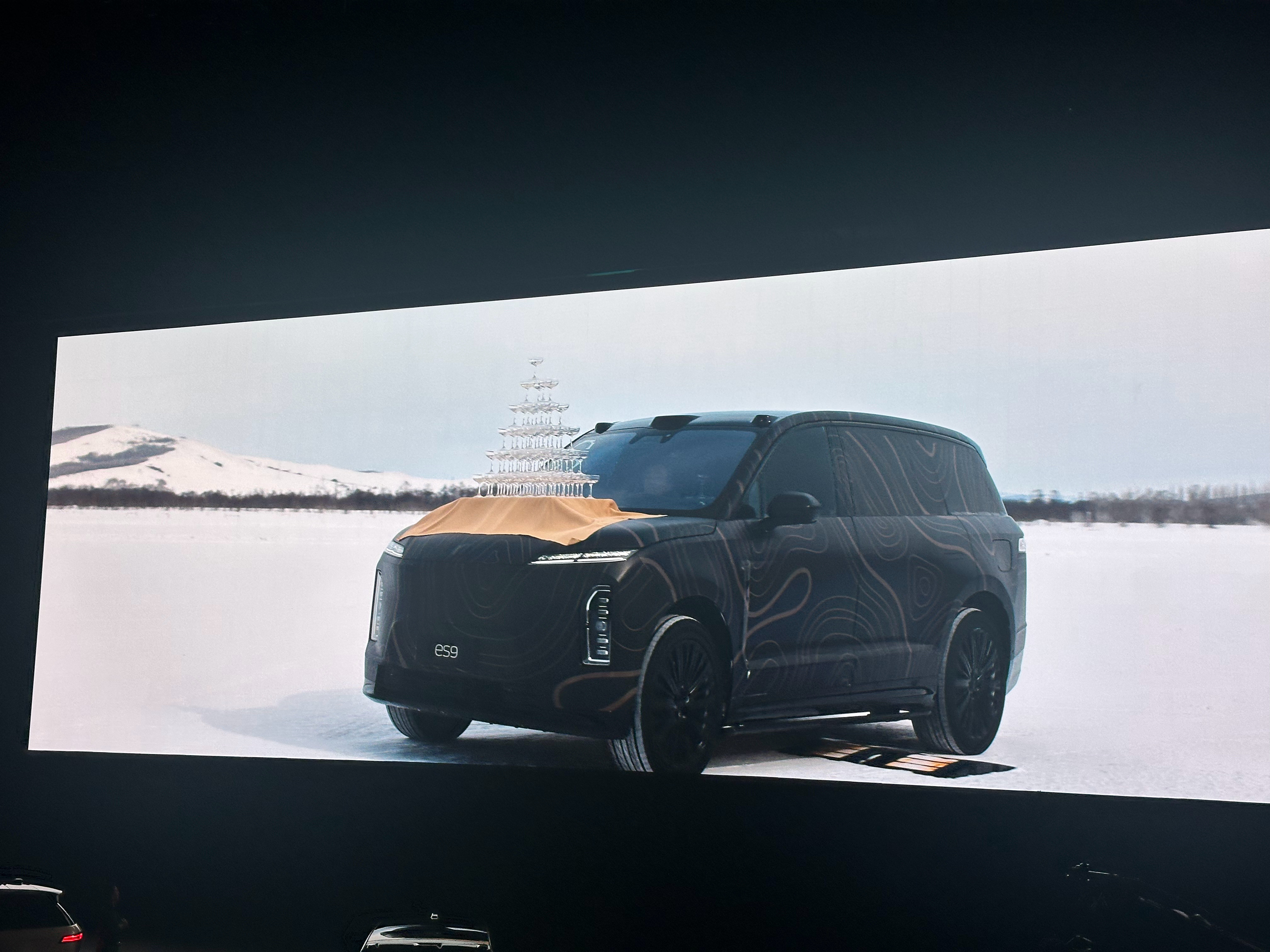 奔驰GLS、宝马X7的客户该认真看一眼了，蔚来这次发布的es9，这个价位、这个配