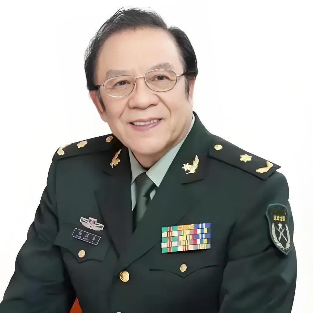 杨洪基说自己唱了大半辈子的歌也没有一首代表作，觉着以后更不可能了。在他已经失去信