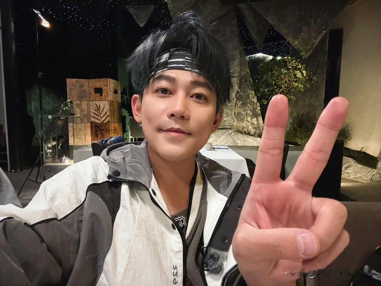 近日，苏醒发文说：“团综第二次录制结束，五天瘦了四斤，舒服。”目前，再就业男