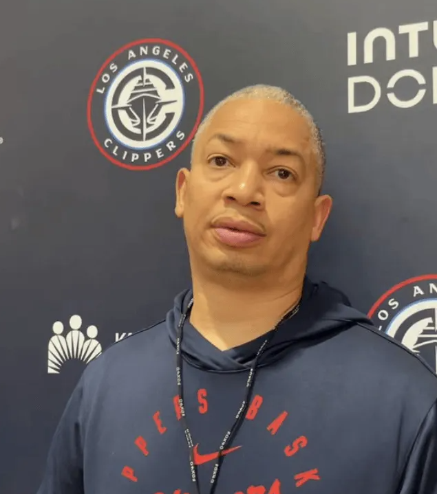 NBA常规赛，火箭115-113战胜快船。赛后，据记者发文报道，快船赛后拒绝安