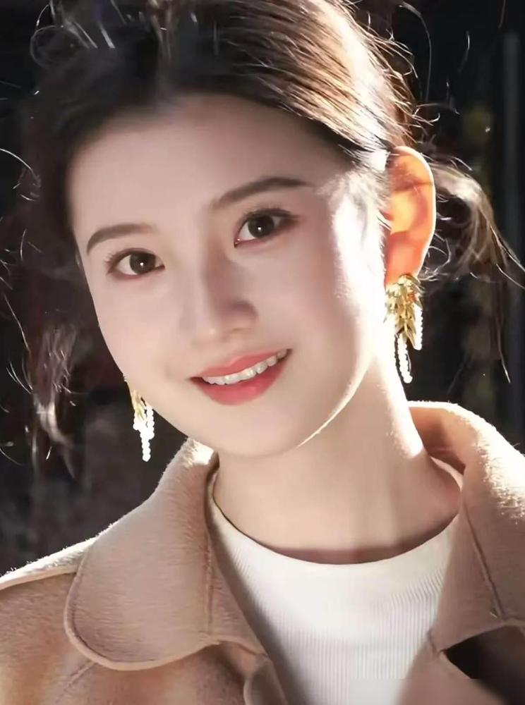 一位长相清秀的女大学生去上海面试遇到的面试官也是够离谱的，不问专业相关的内容