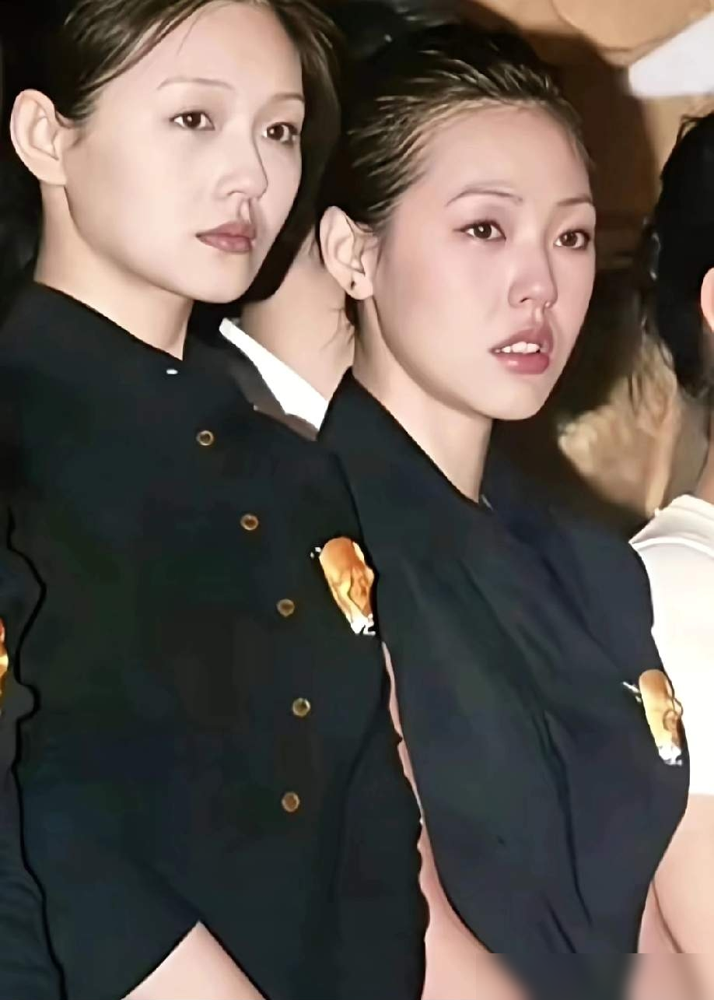 被骂倒贴哭了7分钟，转头竟和懦夫闪婚了。2000年左右，具俊晔是韩国顶流。两人跨国密恋，恋情一见光，