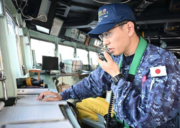 中国对日划下终极红线！日本军舰若敢再闯台湾海峡，直接定性为侵略，中方将果断击沉！