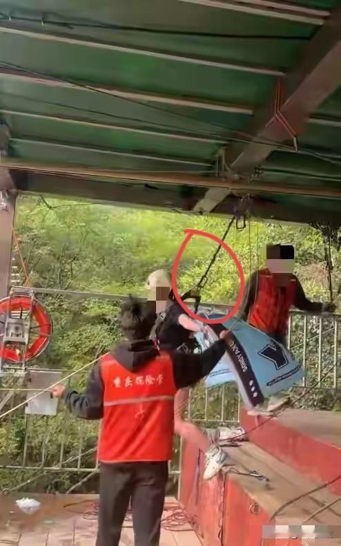 女子体验瀑布秋千坠亡”后续来了！果然跟预想的一样！女子不是当场身亡，而是送医