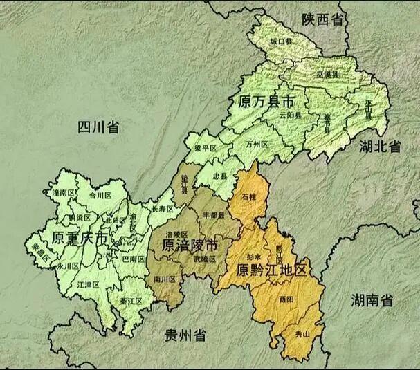 重庆曾经是直辖市的牌子，中等省的架子，单列市的底子。重庆直辖市由原一个计划单列市