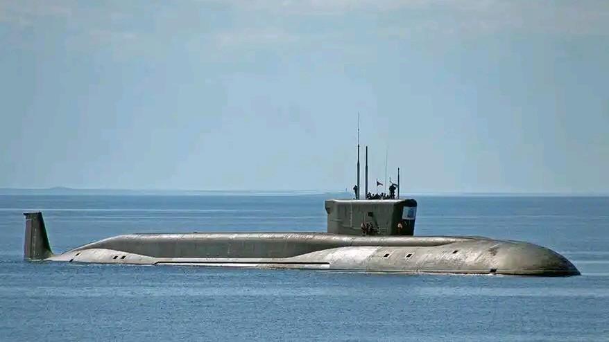 095型核潜艇的静音技术接近甚至超越弗吉尼亚级，095型采用无轴泵喷技术，消除了