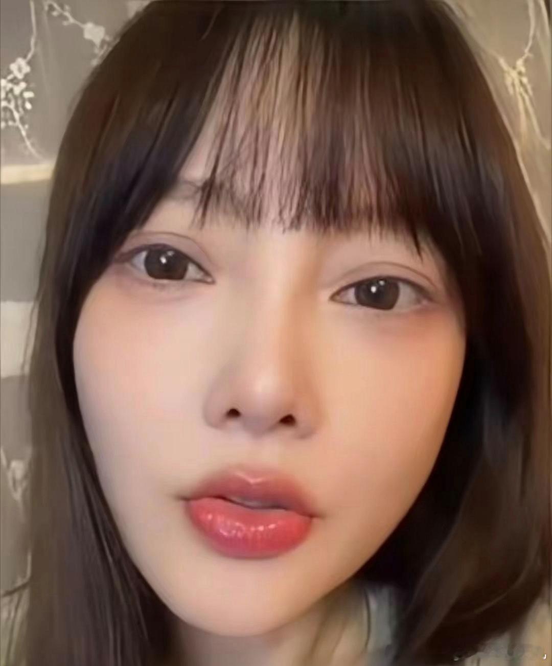吃瓜的撤了吧，赵涛直接给李小璐泼一盆冷水刚被拍到李小璐带着rapar歌手赵涛去购买家居，没想到今天就