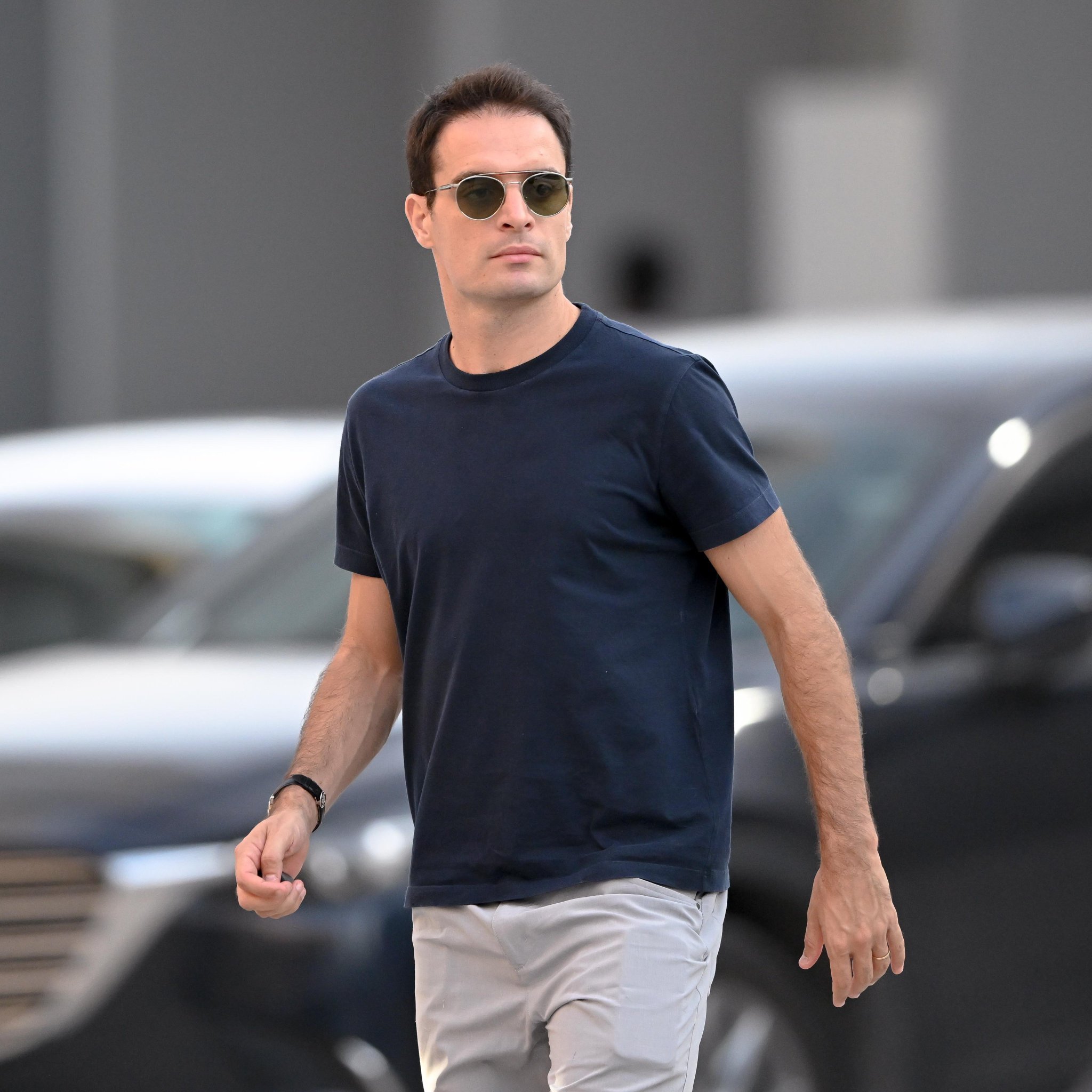 AC米兰吾有一计，博囧退役加入阿囧教练组，若阿囧被罚下，博囧接替指挥，以假乱真