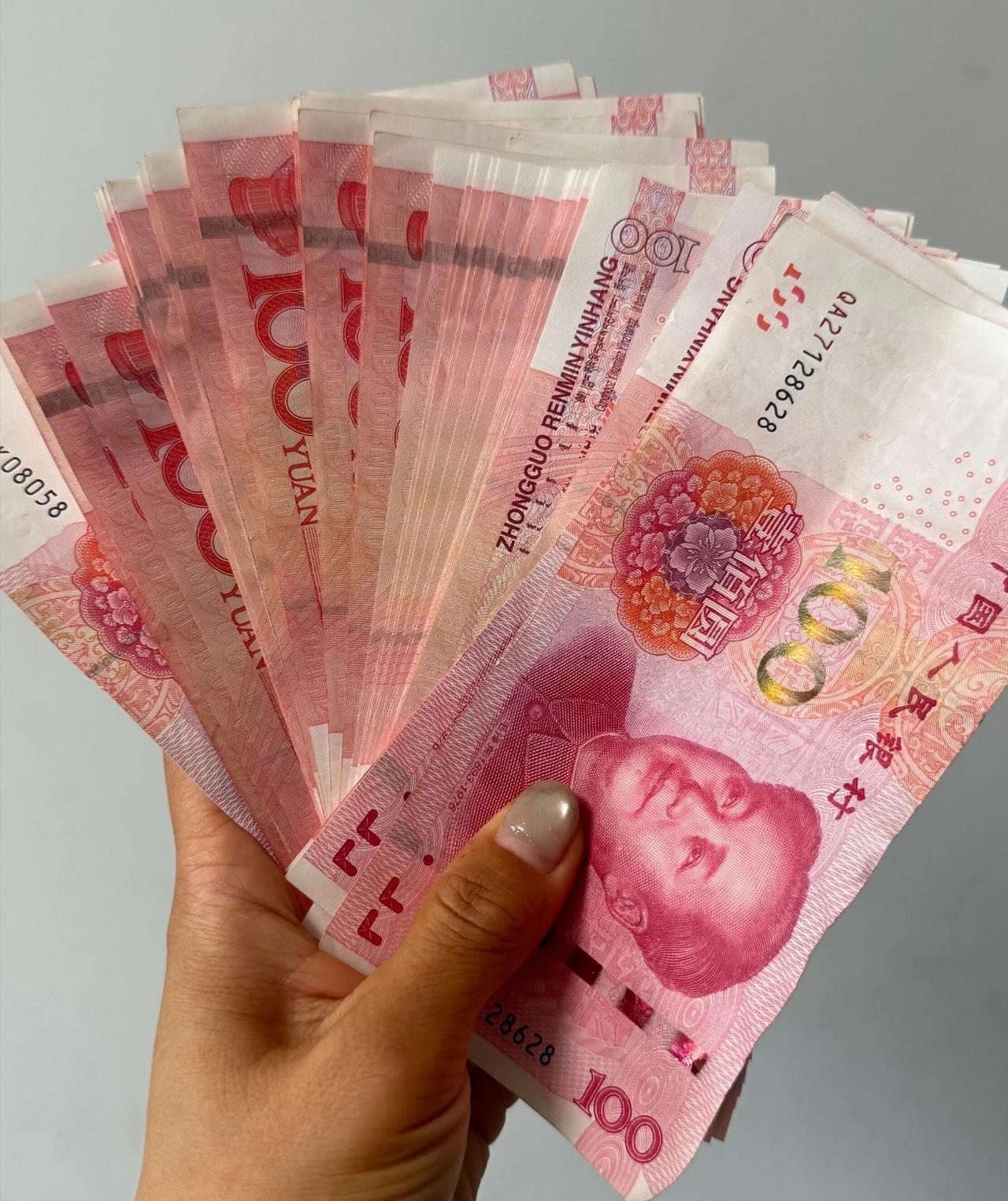 钱，最能看清一段人情冷暖成年人的世界，金钱最能检验人性，也最能看清感情。很多