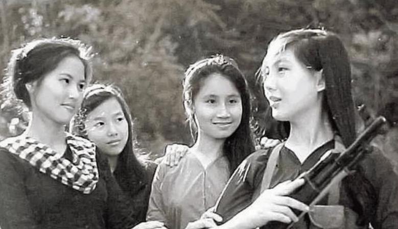 “空孕催乳剂，没人扛得住。”1961年美国对越战争中，美军俘获越南女兵，严刑拷打