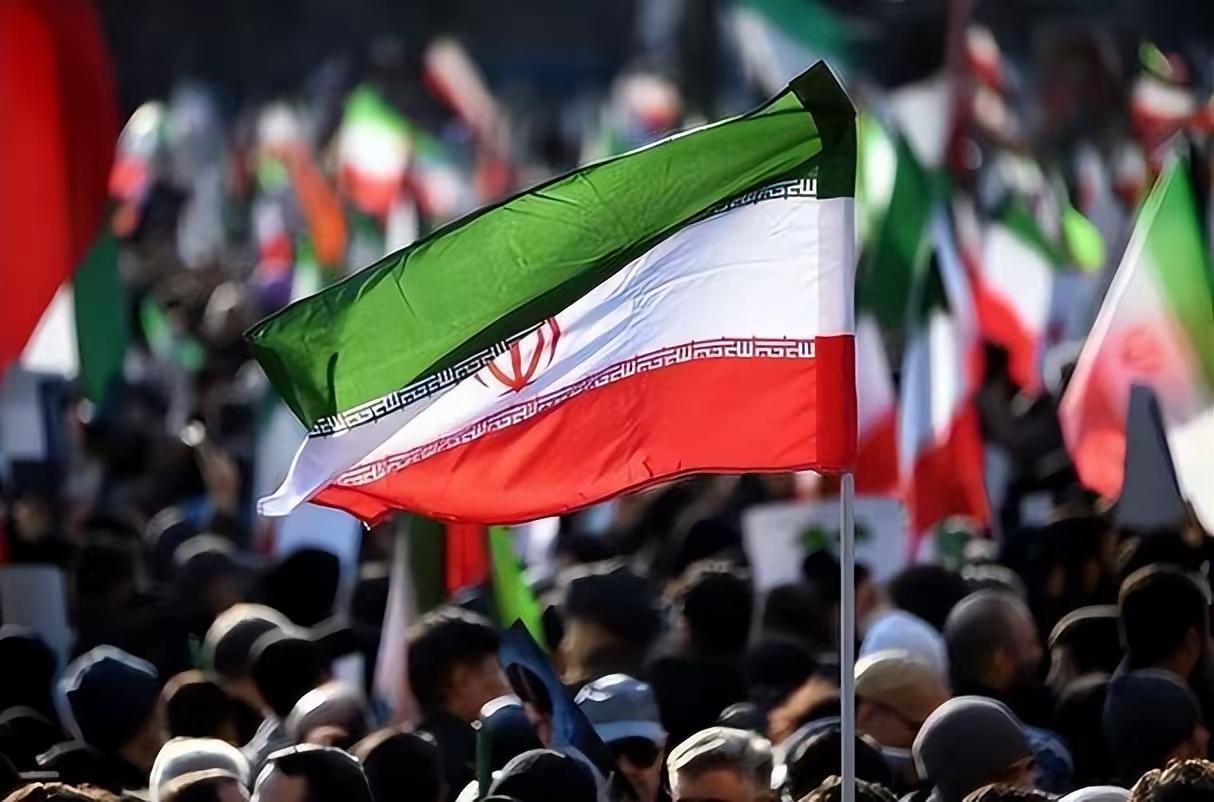 【美以停止，阿联酋抢戏？】4月8日上午，阿联酋出动战机与无人机编队，从