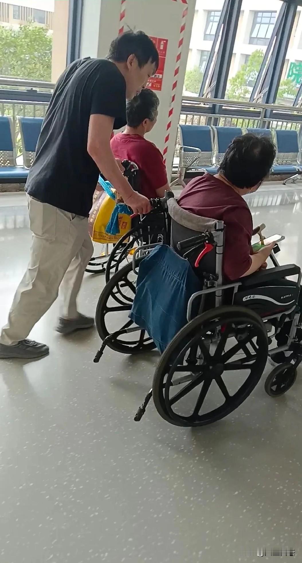 独生子女的终极困境：79年的我，辞掉国企工作照顾双瘫痪父母，谁懂我的苦？从前