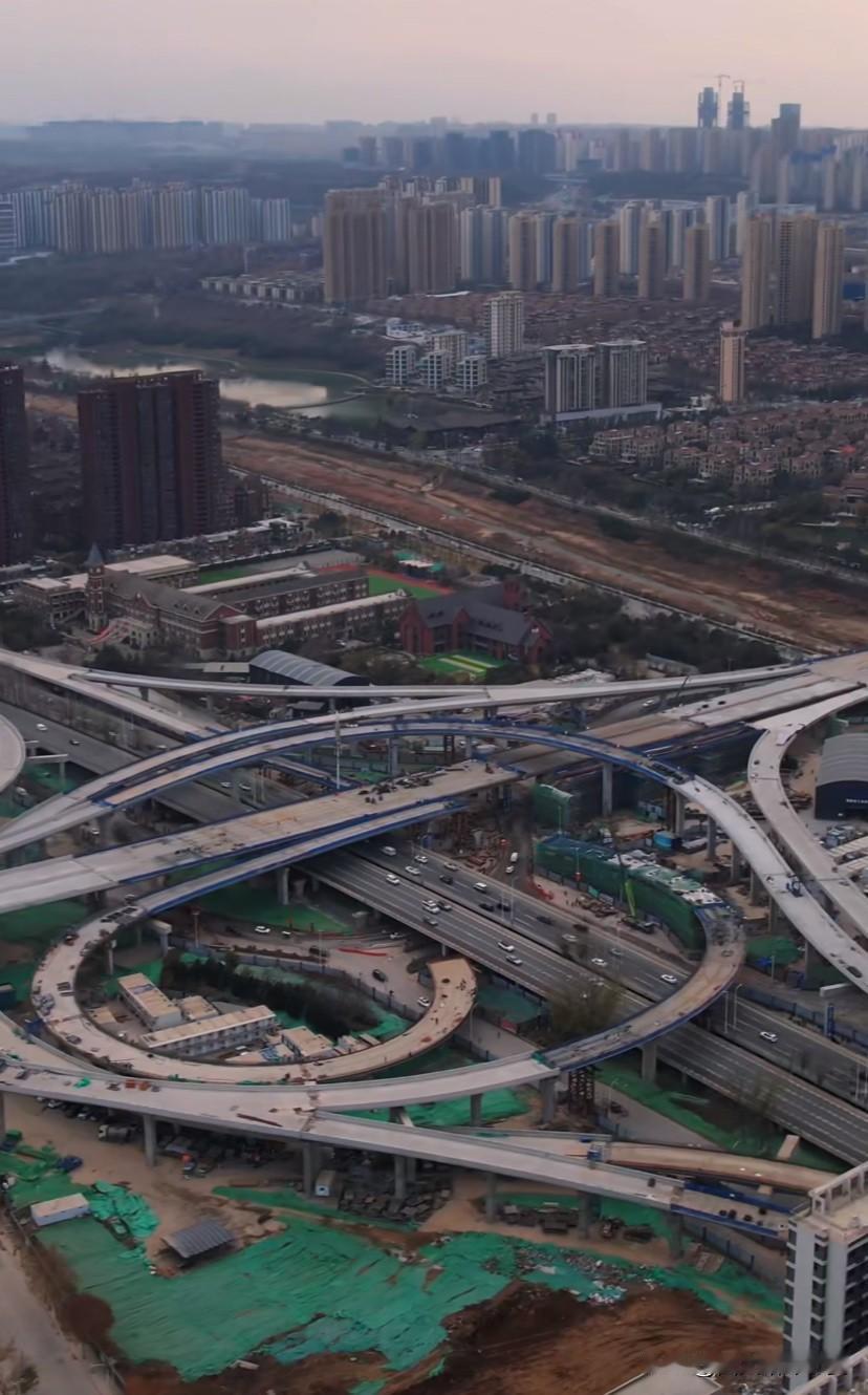 西安浐河环岛高架桥接通东站路线实拍图