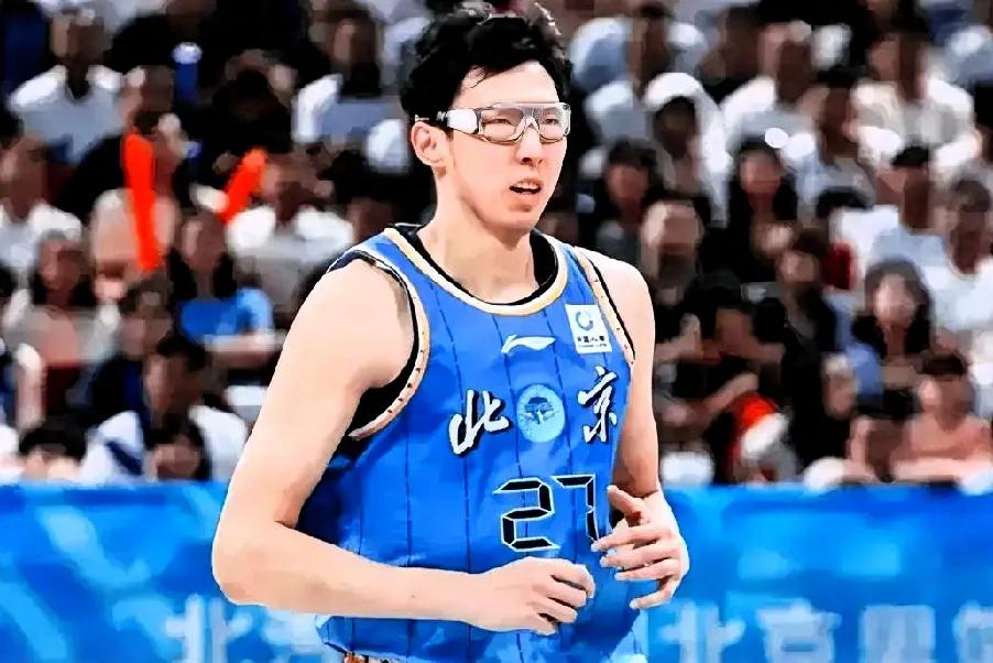 北京首钢休赛期潜在主教练与外援人选参考名单一、主教练人选（一）留任候