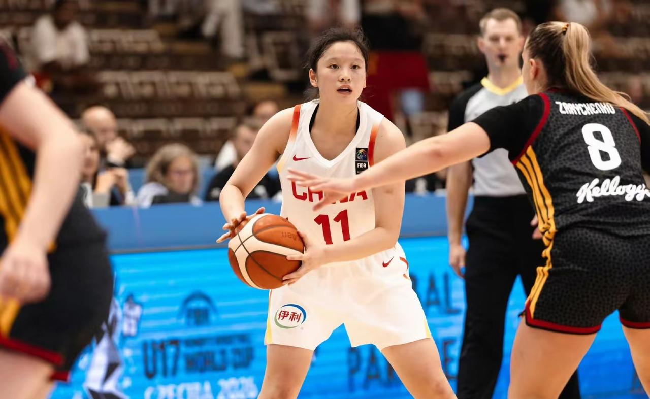 中国U17女篮的李沅珊正在被太多人关注。有人说李沅珊打球和她的年龄不符，有一