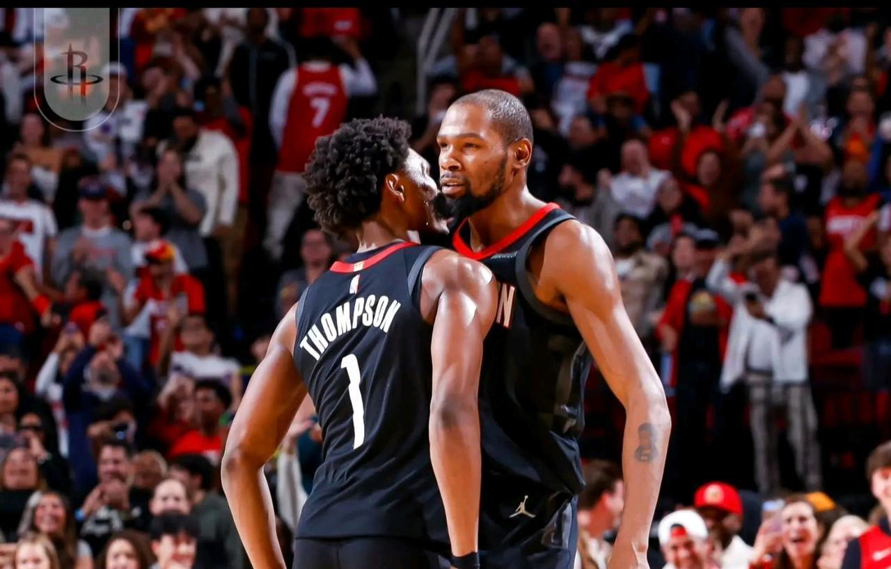 我认为：还是申京心态发生了变化。就像你说的欧锦赛及揭幕战打的那么好，感觉自己是球